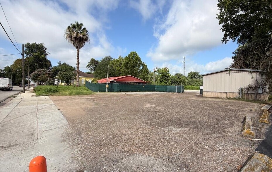 More Photos Of 605 N Richmond Rd, Wharton Flex For Lease