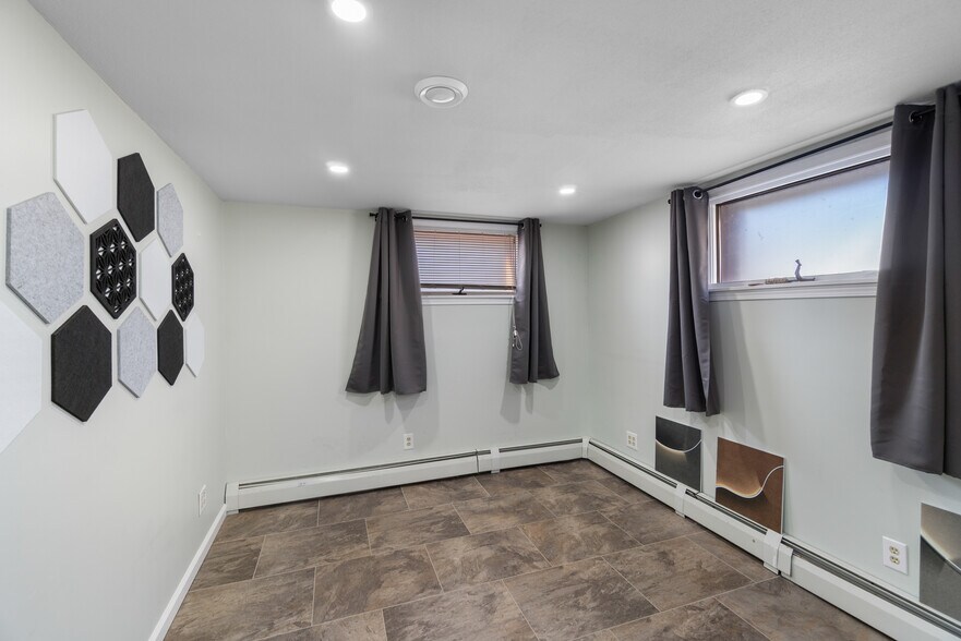 More Photos Of 151 N 2nd St, Fulton Office For Lease