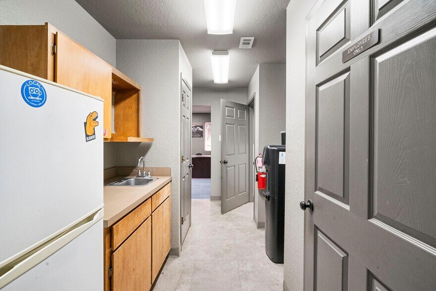 More Photos Of 240 Exchange St, Burleson Auto Dealership For Sale