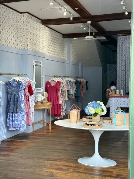 More Photos Of 33 Main St, Nantucket Storefront Retail Office For Sale