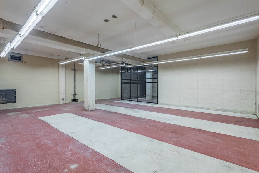 More Photos Of 3131 30 Av, Vernon Specialty For Sale