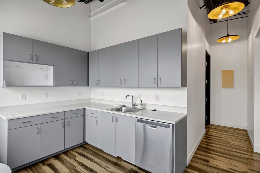 More Photos Of 2727 N 3rd St, Phoenix Office For Sale