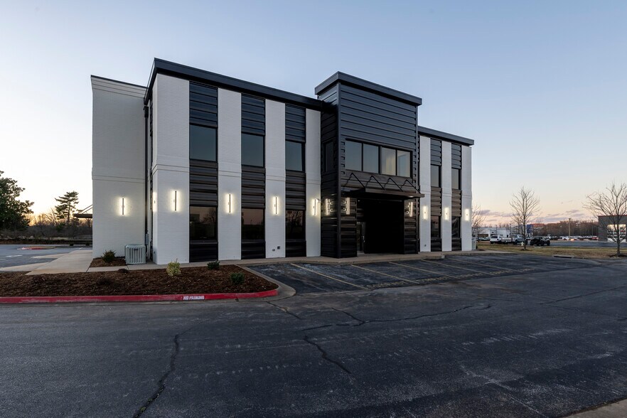 More Photos Of 3103 SE Moberly Ln, Bentonville Office For Lease