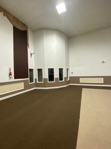 More Photos Of 61 Whittaker St, Riverside Specialty For Sale