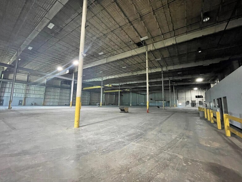 More Photos Of 901 E Main St, Warsaw Warehouse For Lease