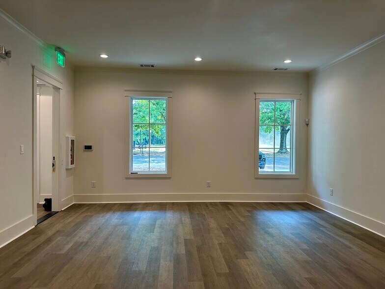 More Photos Of 1024 Twelve Oaks Dr, Watkinsville Office For Lease