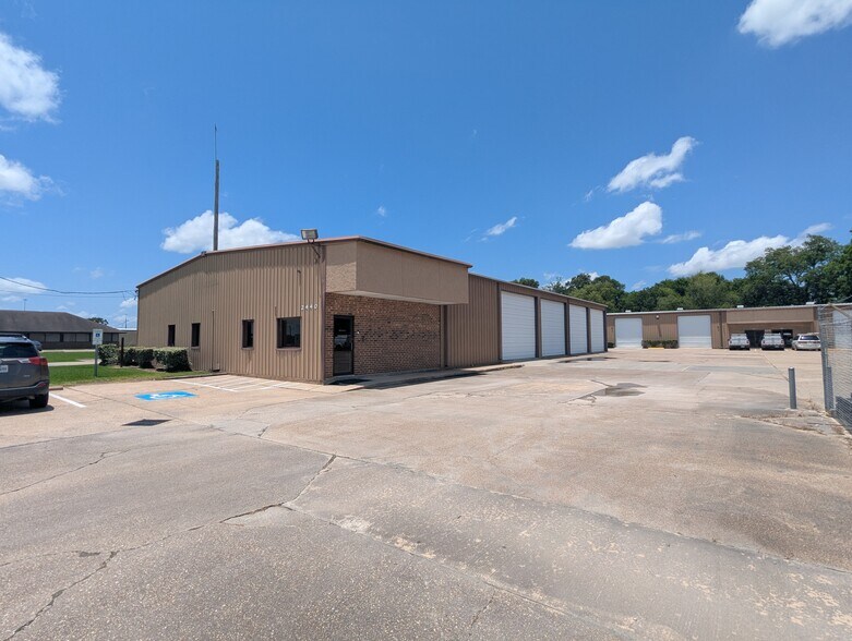 Primary Photo Of 2440 W Cardinal Dr, Beaumont Warehouse For Lease