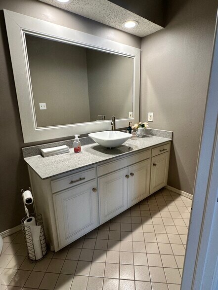 More Photos Of 7181 S Braden Ave, Tulsa Office For Lease