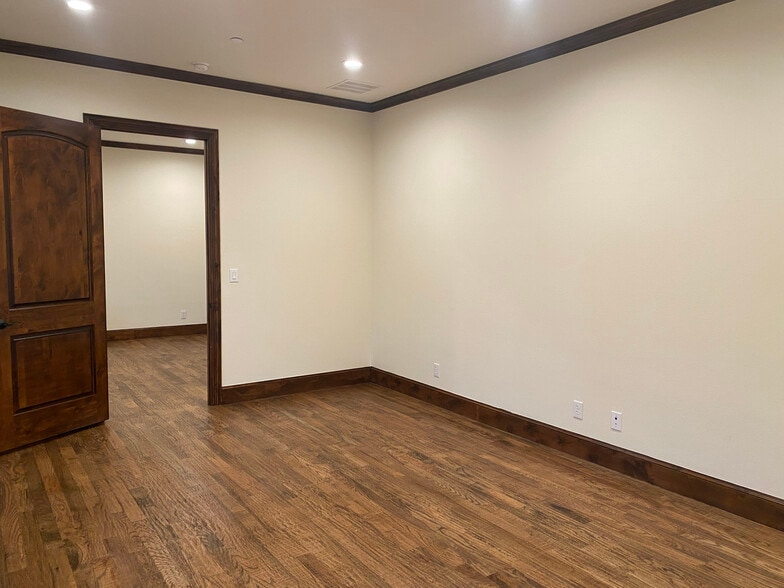 More Photos Of 16410 Addison Rd, Addison Office For Lease