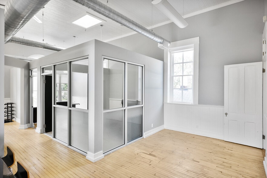 More Photos Of 1122 Rogers St, Louisville Police Fire Station For Sale