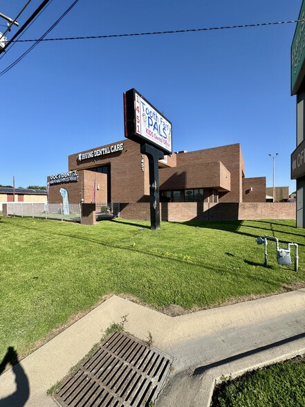 Primary Photo Of 1451 W Airport Fwy, Irving Medical For Lease