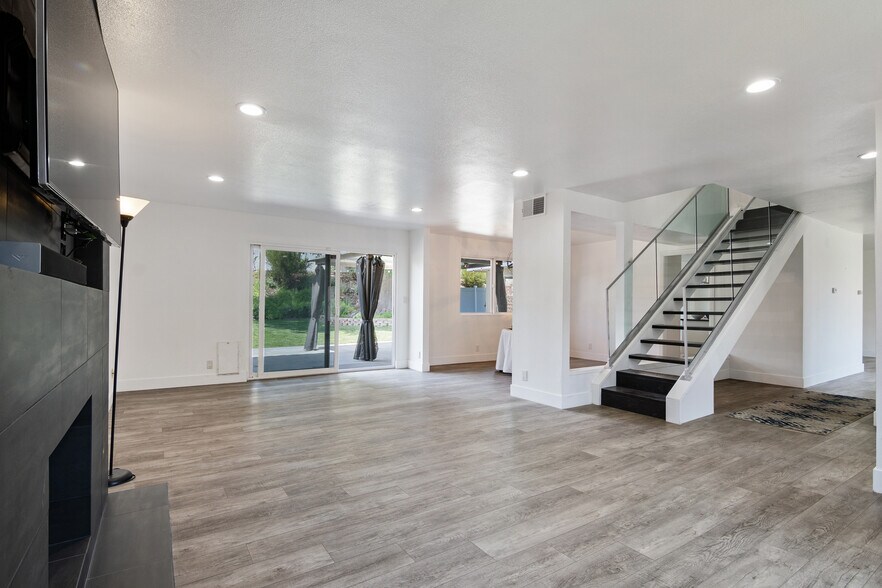 More Photos Of 7501 Linley Ln, Canoga Park Specialty For Sale