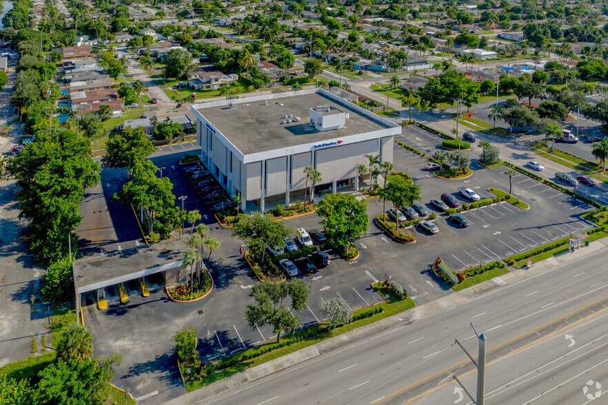 More Photos Of 3661 W Oakland Park Blvd, Lauderdale Lakes Office For Sale