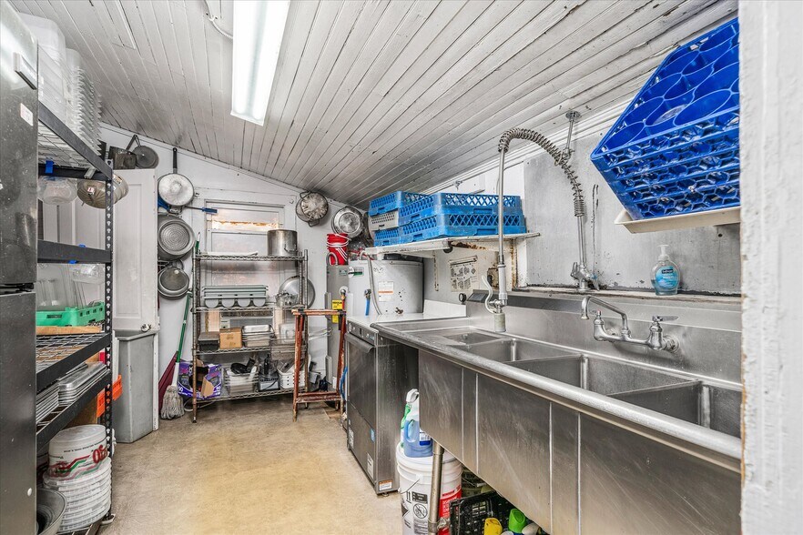 More Photos Of 232 N Peachtree Ave, Cookeville Restaurant For Sale