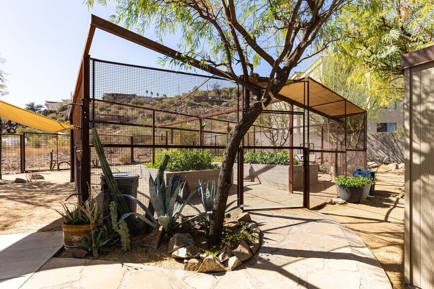 More Photos Of 19848 N Cave Creek Rd, Phoenix Office For Sale
