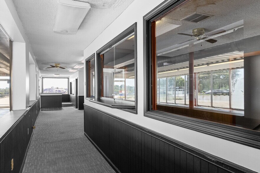 More Photos Of 1710 S Belt Hwy, Saint Joseph Auto Dealership For Sale