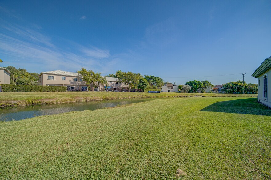 More Photos Of 9245 SW 158th Ln, Miami Office For Lease