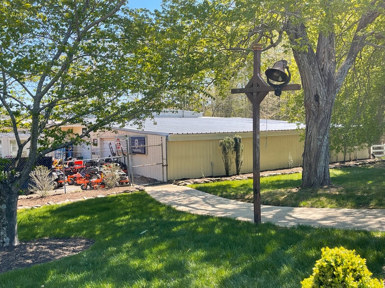 More Photos Of 10190 Old Indian Head Rd, Upper Marlboro Freestanding For Sale