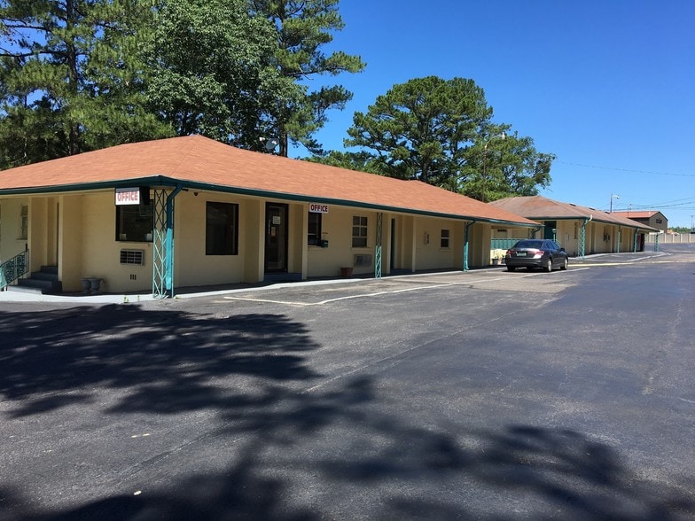 Primary Photo Of 1834 2nd Ave NW, Cullman Hotel For Sale