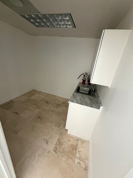 More Photos Of 520 Brickell Key Dr, Miami Apartments For Lease