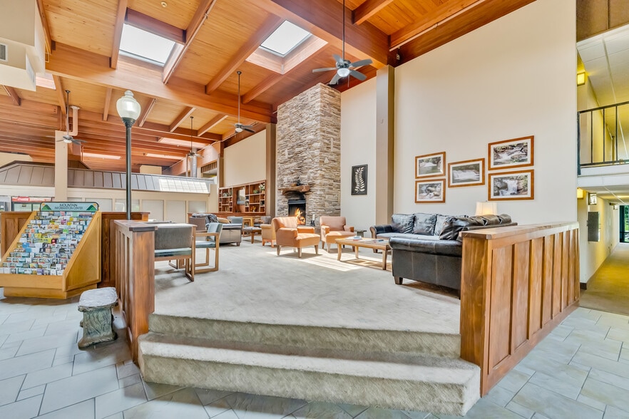 More Photos Of 201 Sugarloaf Rd, Hendersonville Hotel For Sale
