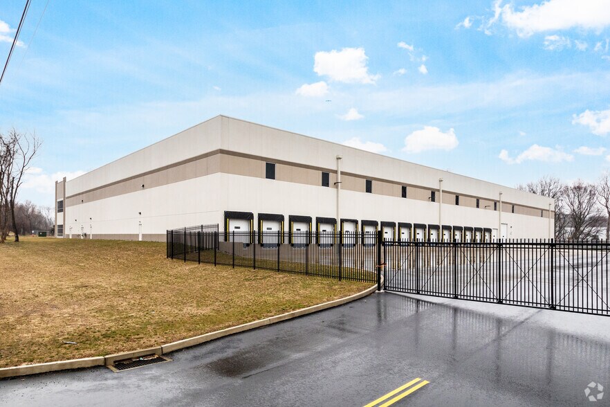 More Photos Of 2021 Woodhaven Rd, Philadelphia Distribution For Lease