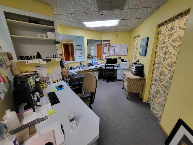 More Photos Of 700 2nd Ave N, Naples Medical For Lease