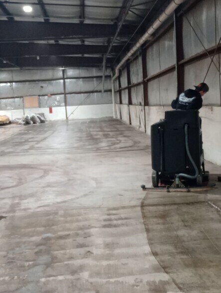 More Photos Of 236 S 2nd St, Butternut Distribution For Lease