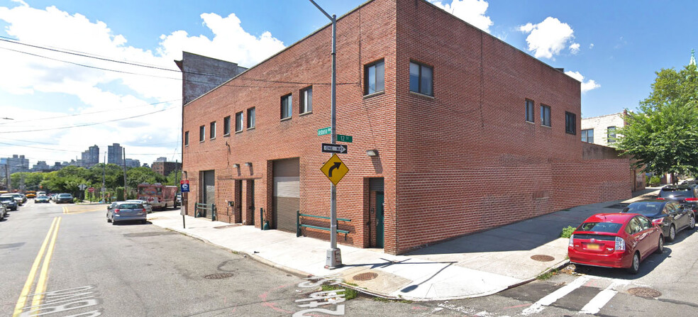 Primary Photo Of 867 Astoria Blvd, Astoria Warehouse For Lease