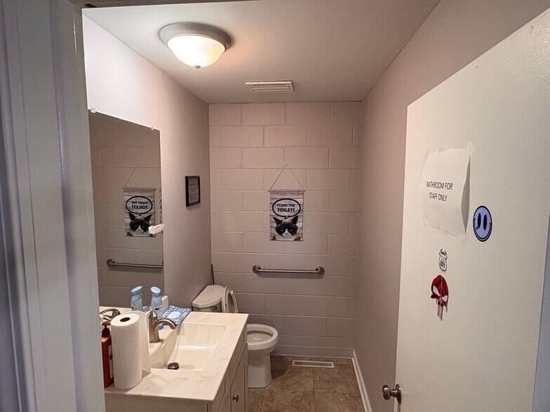 More Photos Of 802 Lima St, Wapak Storefront Retail Office For Sale