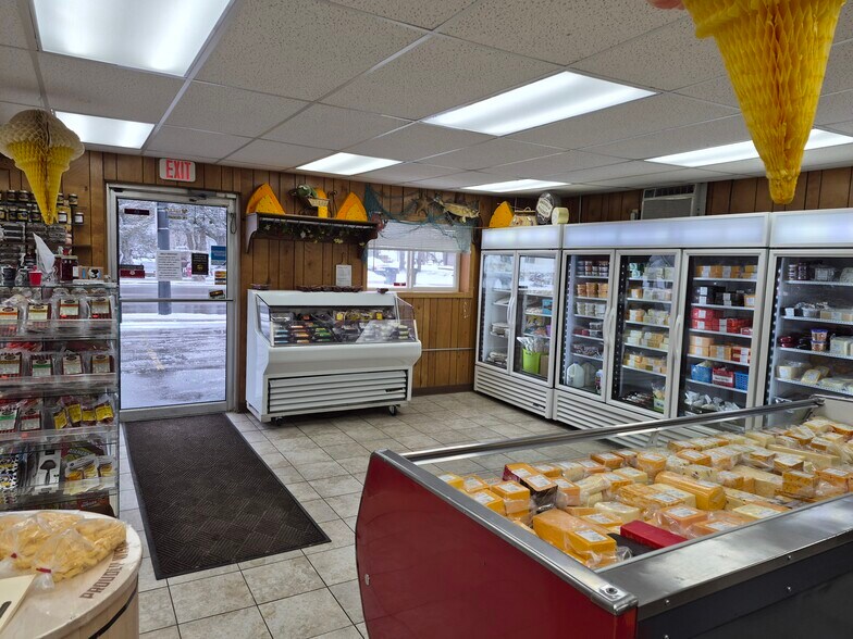 More Photos Of 118 N 4th St, Abbotsford General Retail For Sale