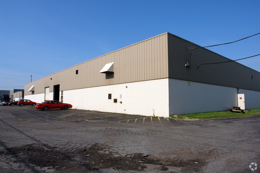More Photos Of 2745 Bond St, Rochester Hills Warehouse For Sale