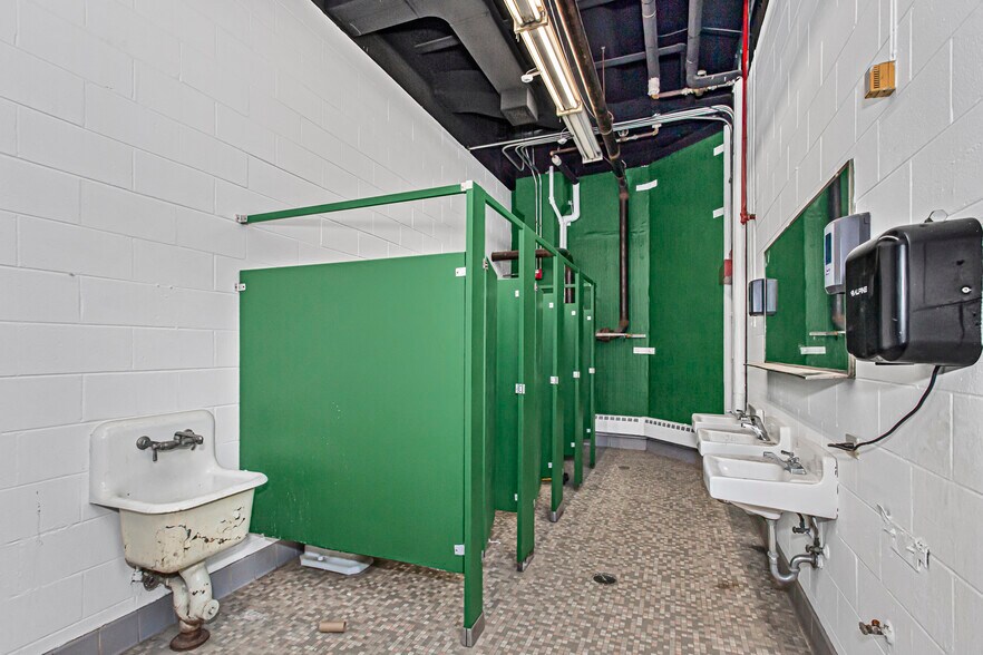 More Photos Of 3333 W Lake St, Chicago Manufacturing For Lease