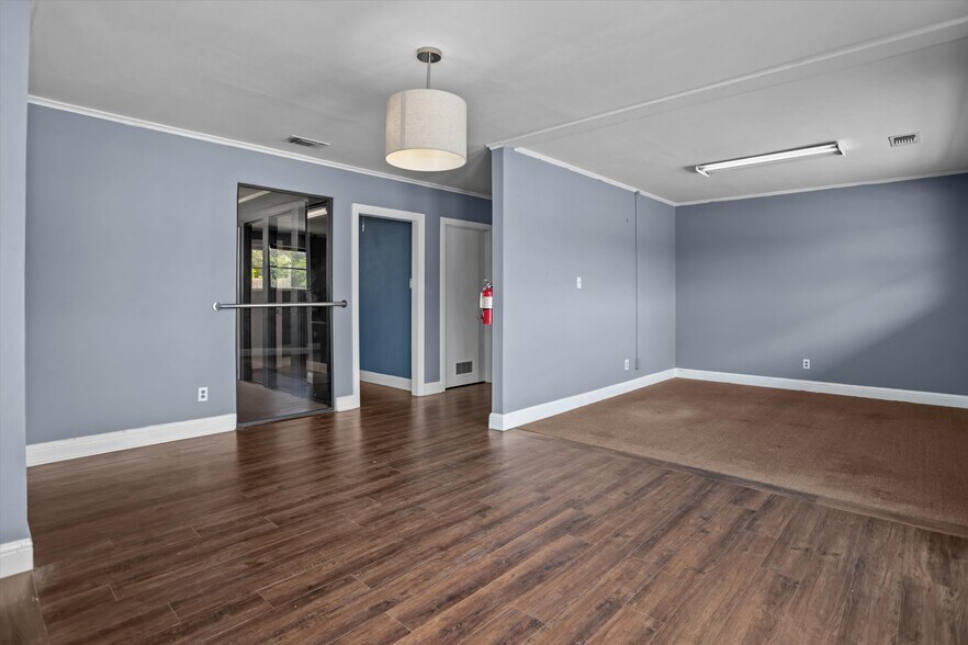 More Photos Of 806 S Timberland Dr, Lufkin Coworking Space