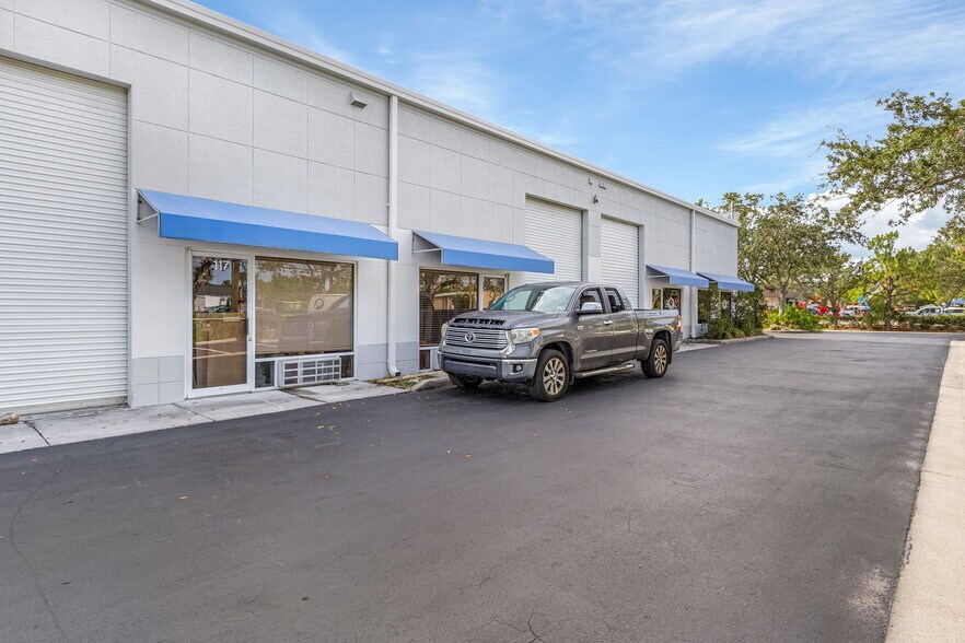 More Photos Of 4110 Enterprise Ave, Naples Unknown For Lease