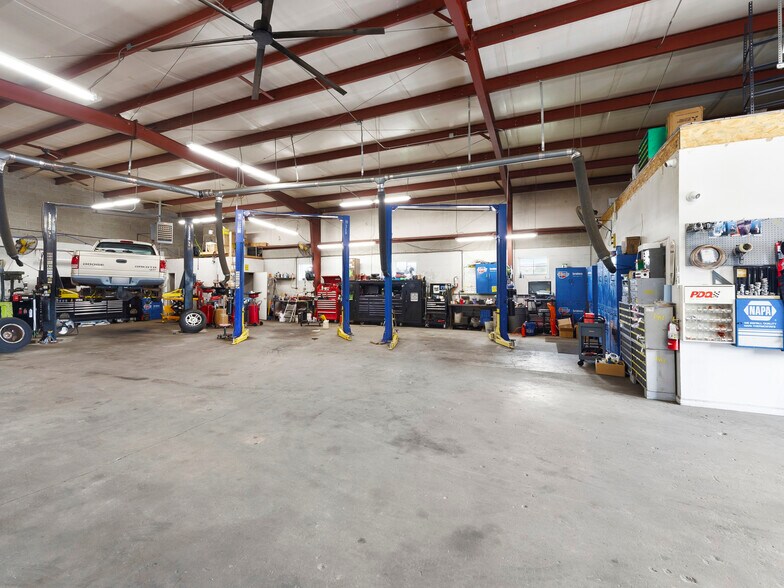 More Photos Of 2109 Spartanburg Hwy, East Flat Rock Industrial For Lease
