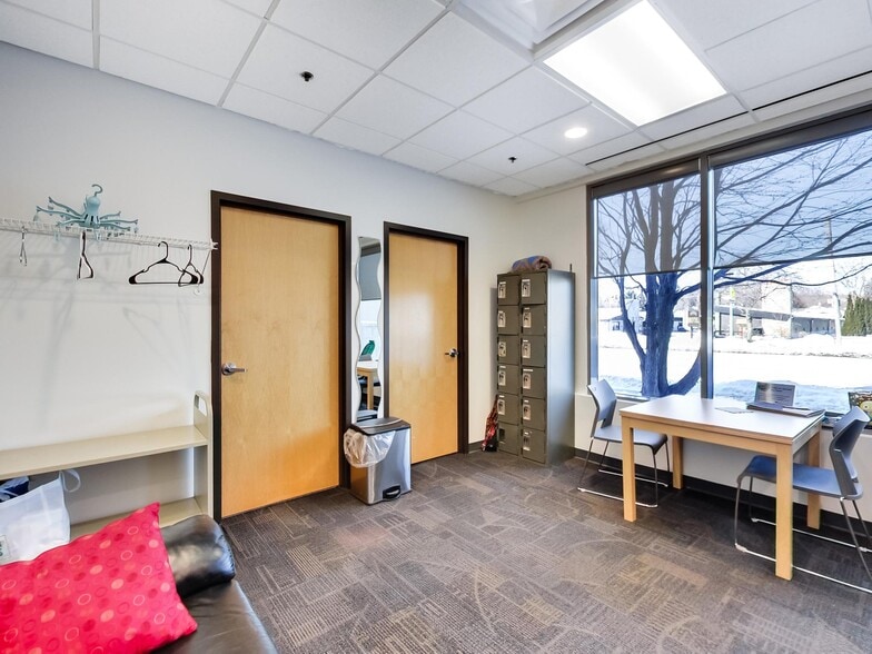 More Photos Of 540 Plains Rd E, Burlington Apartments For Sale