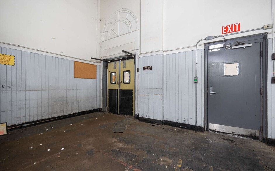 More Photos Of 400 S Ohio Ave, Live Oak Post Office For Sale