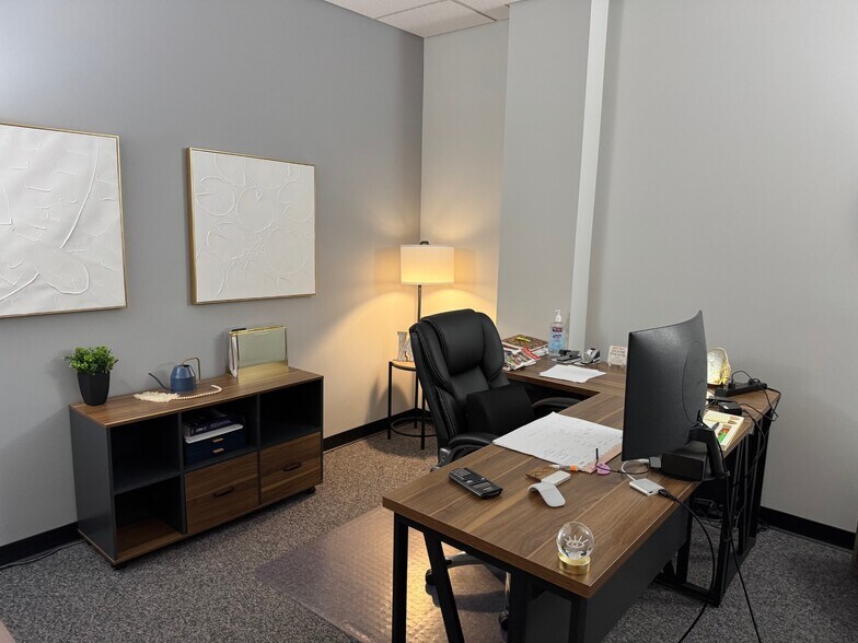 More Photos Of 201-205 Hughes Ln, Saint Charles Industrial For Lease