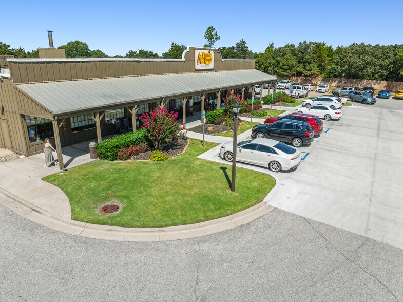 More Photos Of 4901 NE 122nd St, Edmond Restaurant For Sale