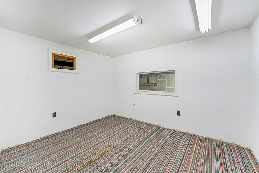 More Photos Of 670 Cambridge St, Fredericksburg Warehouse For Lease