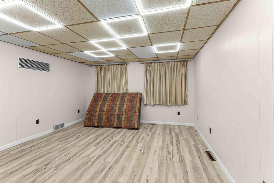 More Photos Of 22711 Dequindre Rd, Hazel Park Warehouse For Sale