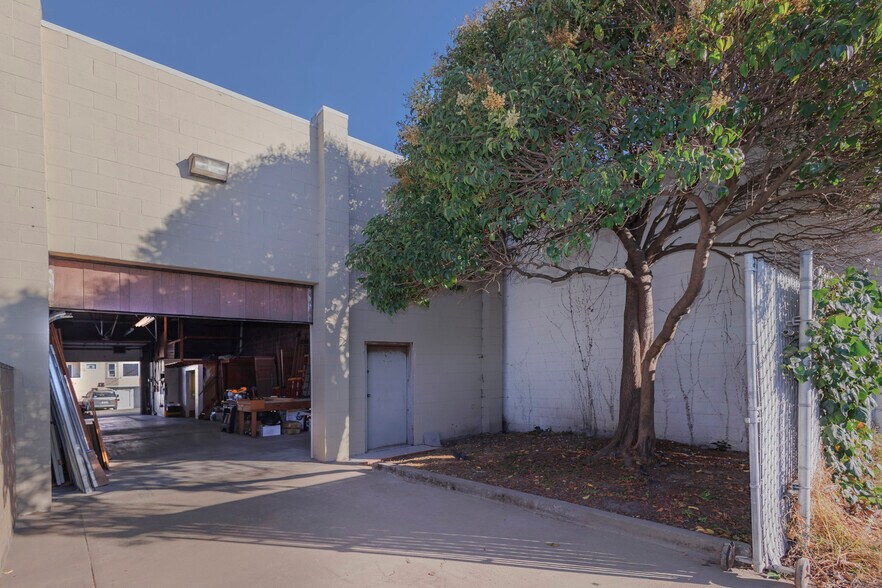 More Photos Of 1093 Montgomery Ave, San Bruno Service For Sale