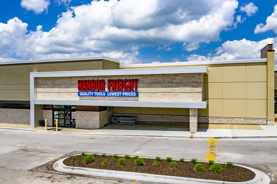 More Photos Of 276-346 SW Blue Pky, Lee's Summit Unknown For Lease