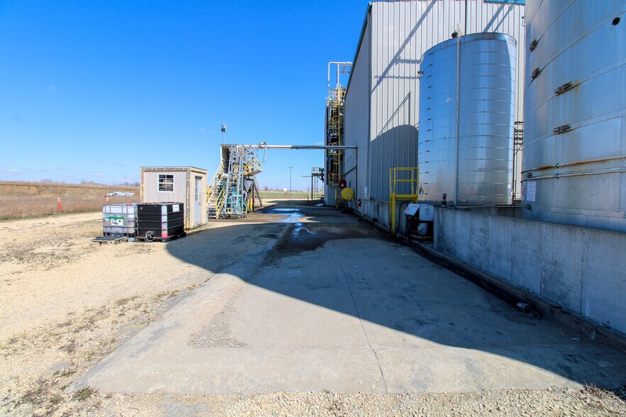 More Photos Of 5640 44th Ave S, Clinton Industrial For Sale