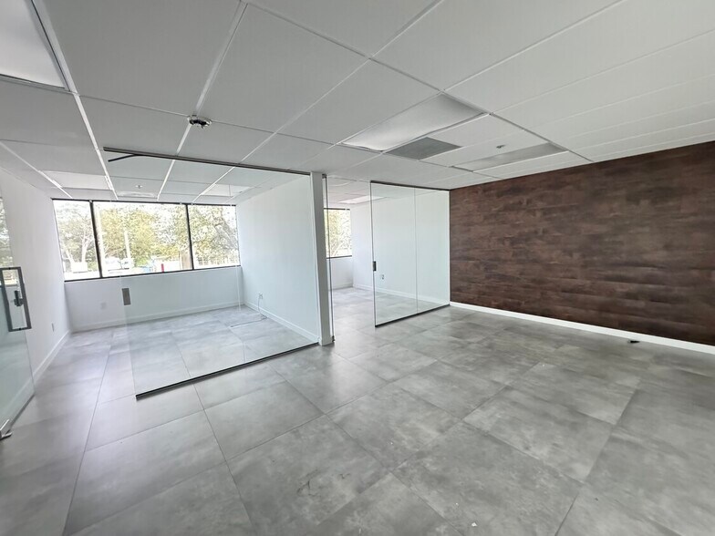 More Photos Of 2870 Stirling Rd, Hollywood Light Distribution For Lease