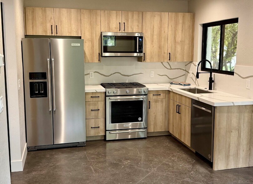 More Photos Of 214 E Ellery Ave, Flagstaff Specialty For Lease