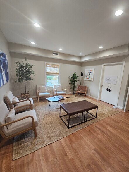 More Photos Of 406 E Putnam Ave, Cos Cob Office For Lease