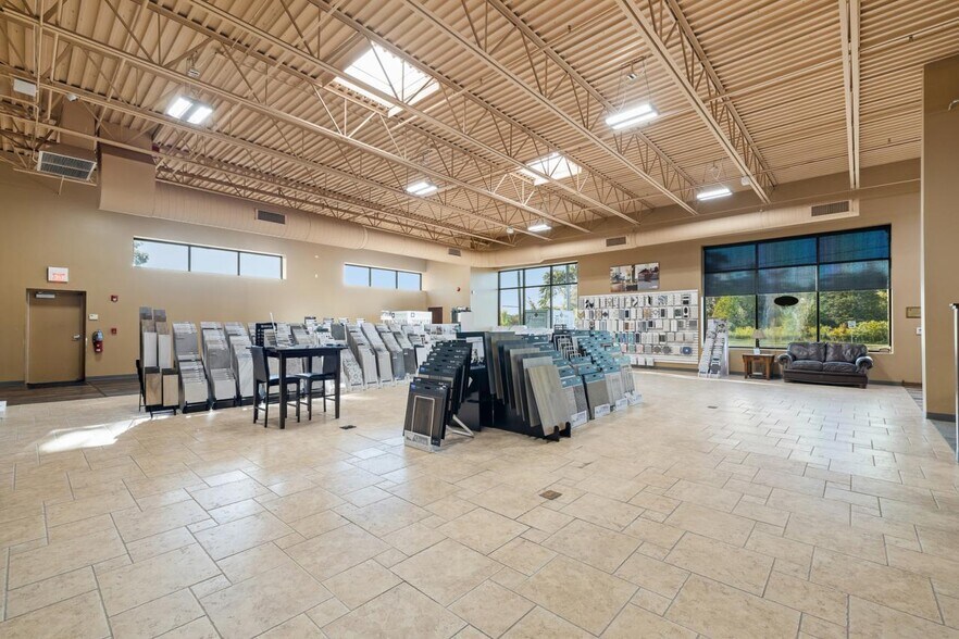 More Photos Of 13412 W 159th St, Homer Glen Showroom For Sale