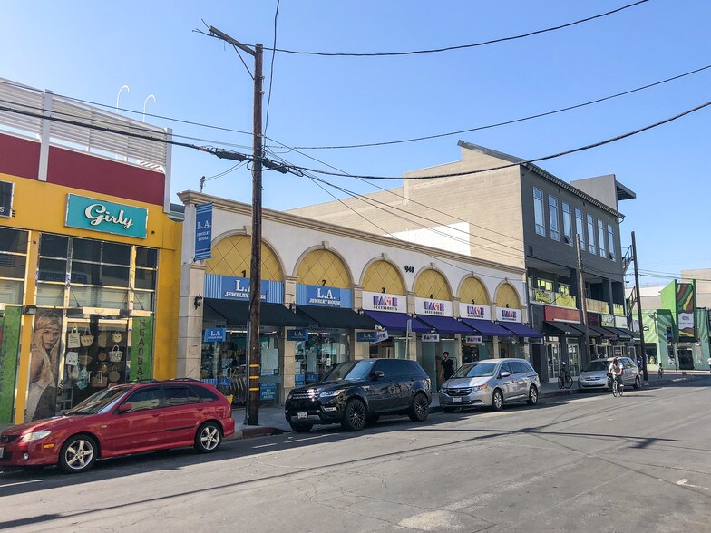 More Photos Of 948 Crocker St, Los Angeles Storefront Retail Office For Lease